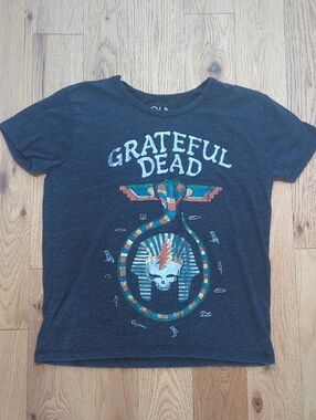 Chaser. Grateful Dead Charcoal Band T-shirt. Size Small.